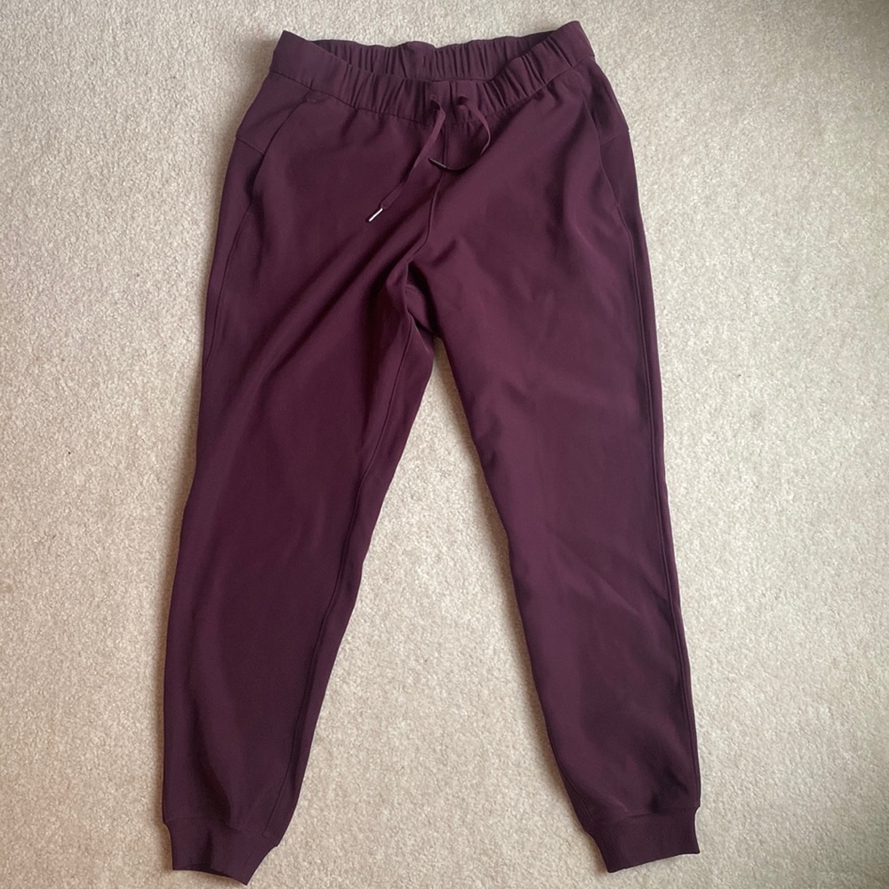 Lululemon women’s joggers